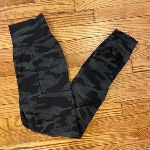 Athleta XS Tall Salutation Camo Joggers w/ front pockets